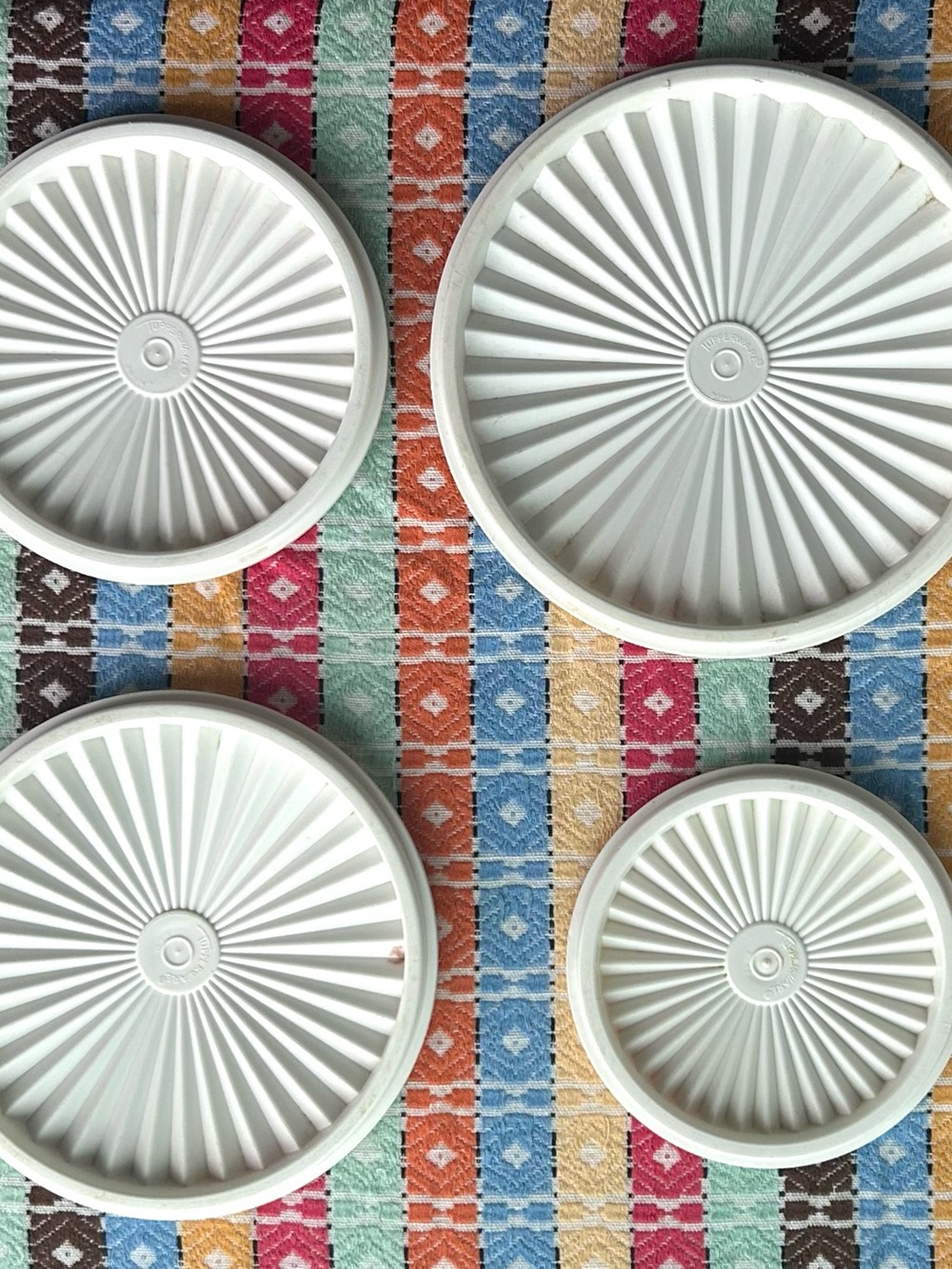 TUPPERWARE white nesting servalier set of four